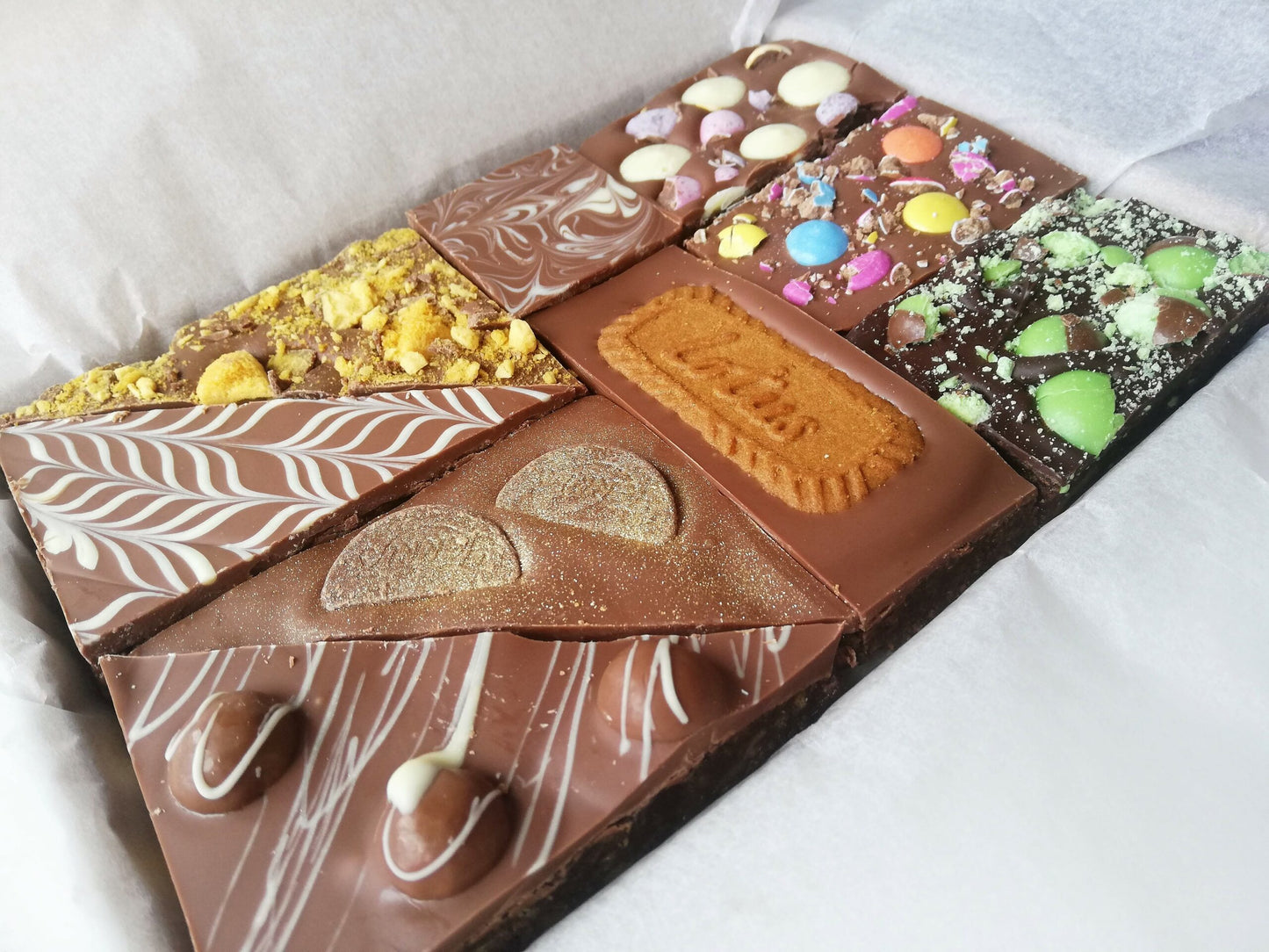 Chocolate Crunch Selection Box - Treat A6 (Mixed amount of pieces)